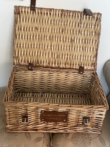 Alfred button wicker - button,