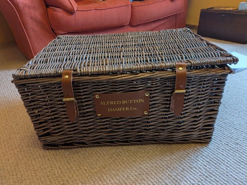Brand new alfred button wicker - new,